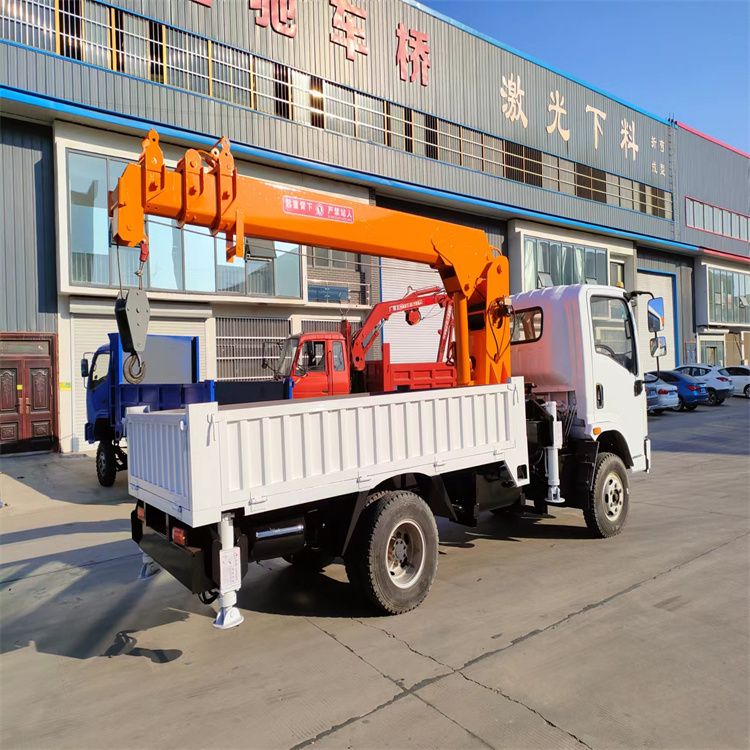 卓兰镇三轮随车吊定制 农用改装机自备吊中瑞长期出售